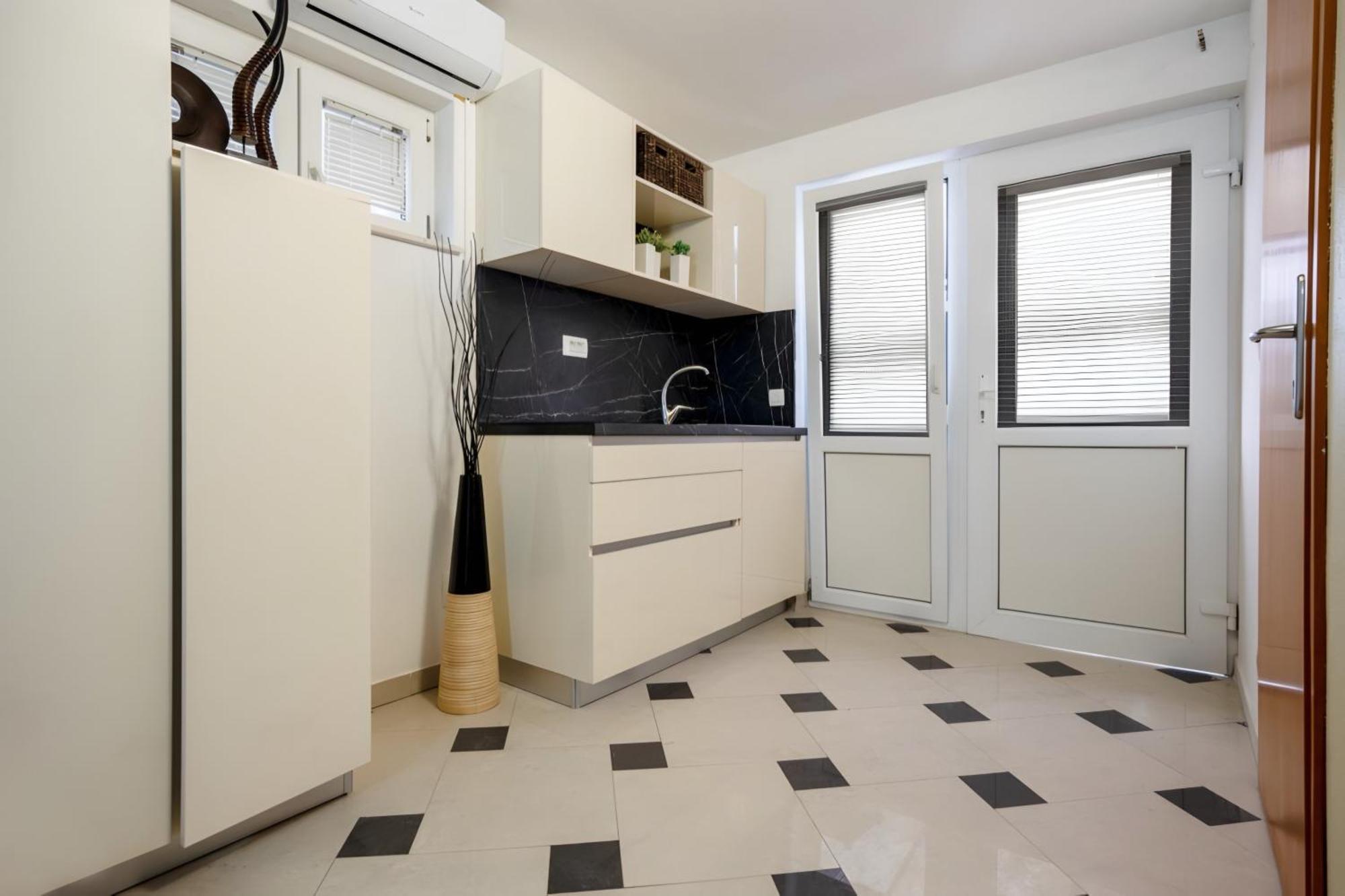 Apartments Sara & Leon Neum Bagian luar foto